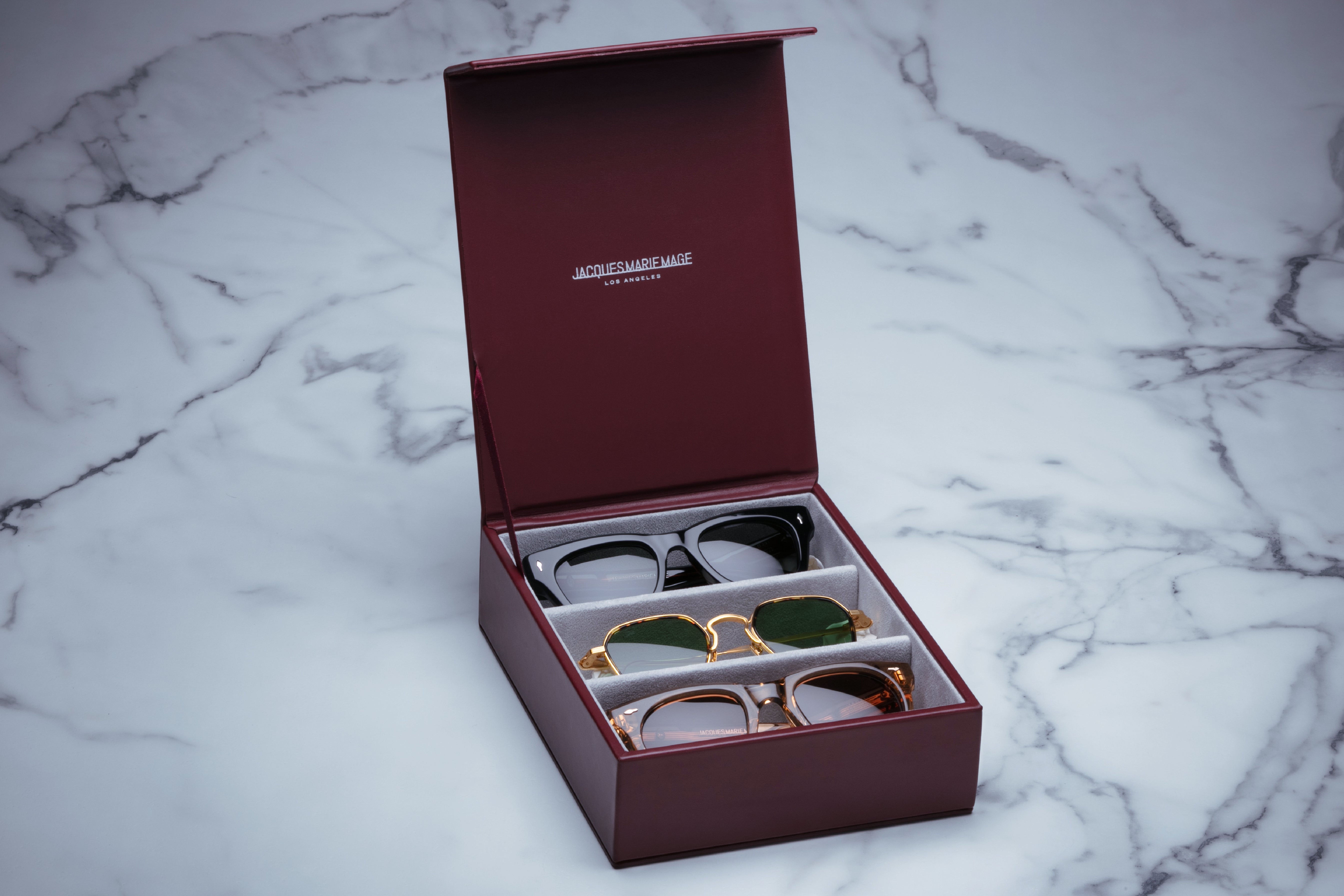 Jacques Marie Mage Collector's Tray Small vassoio bordeaux pelle