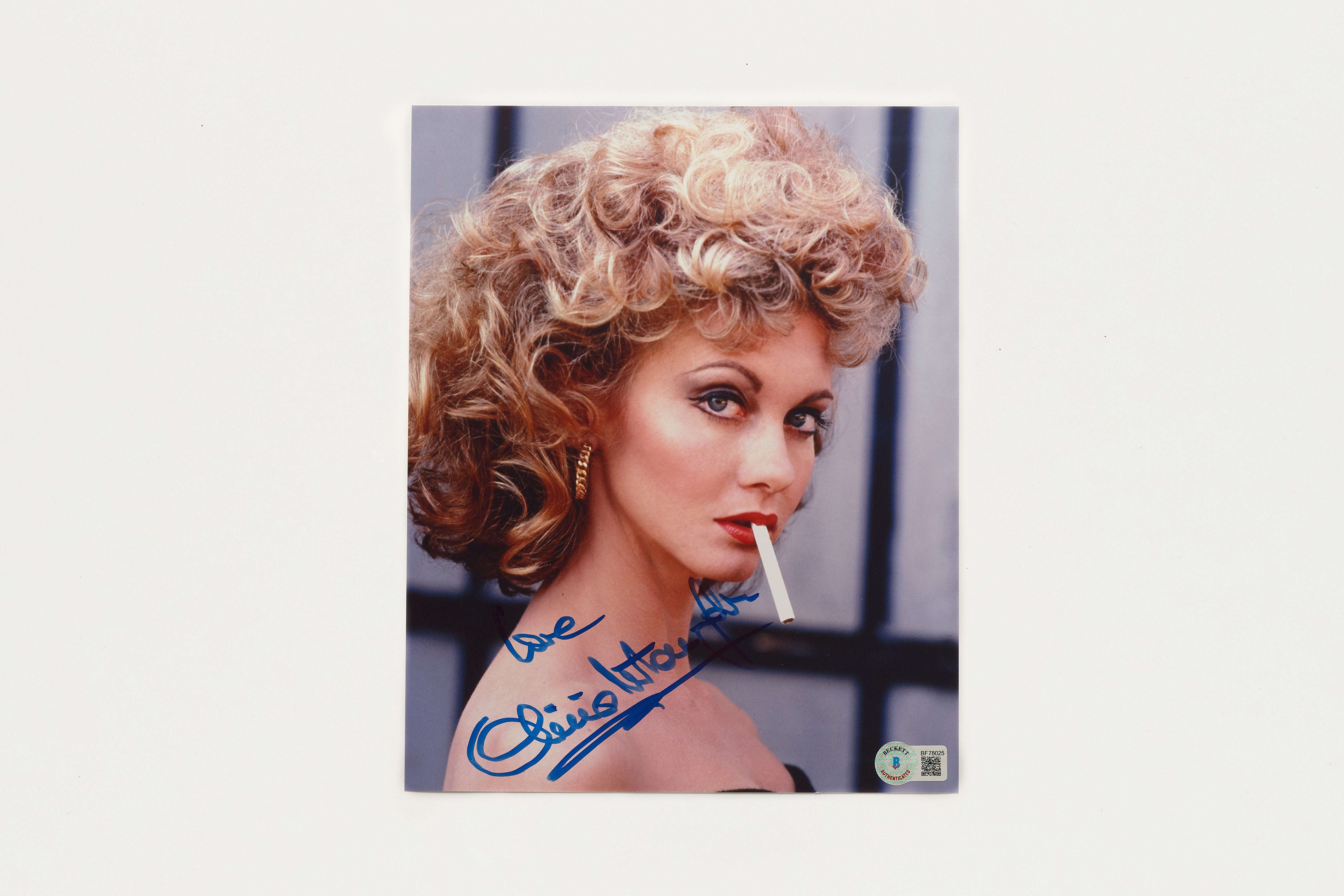 Jacques Marie Mage Grease foto firmata Olivia Newton-John