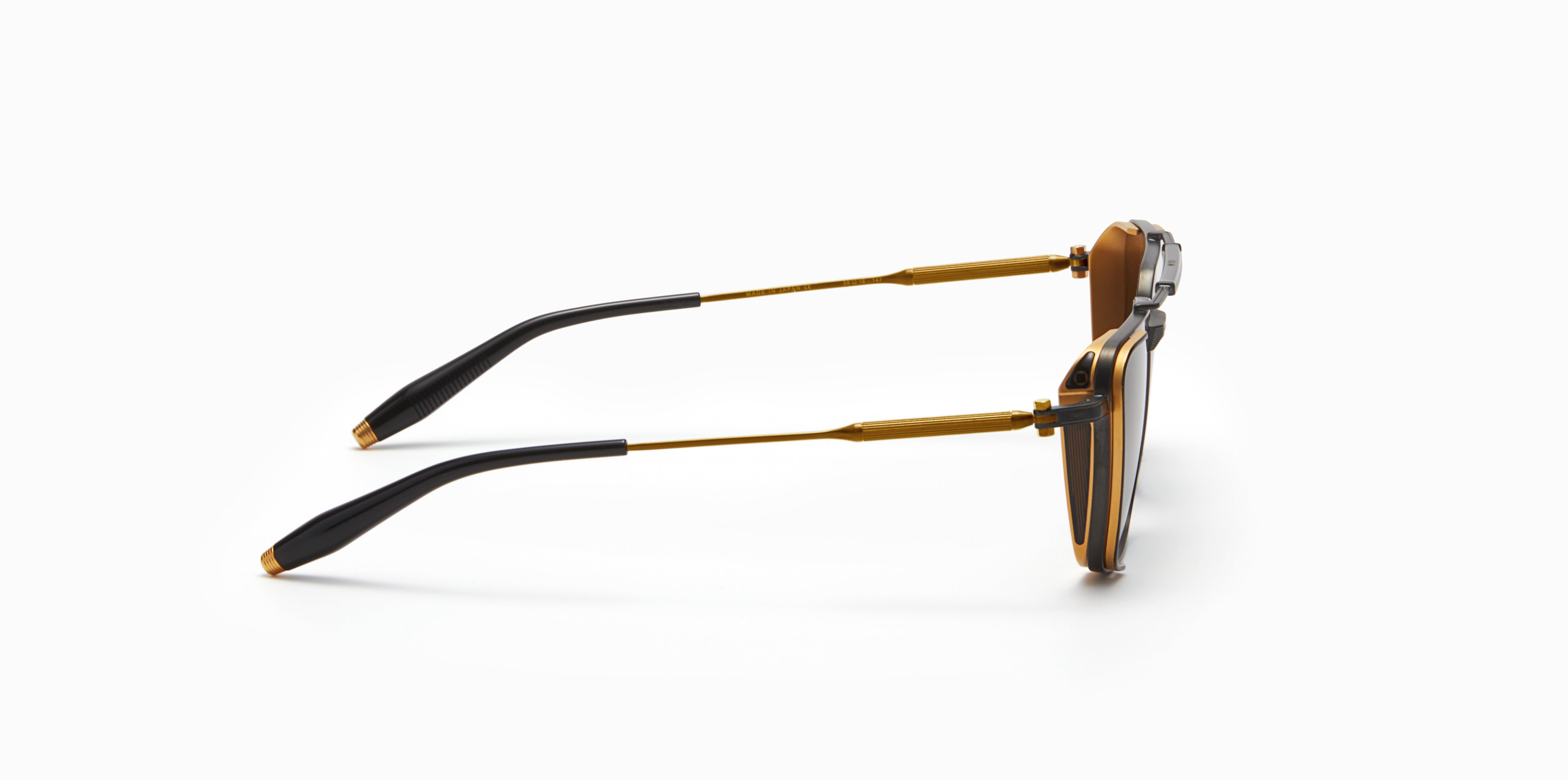 Akoni Etere Hera occhiali da sole Matte Black Gold 58 titanio