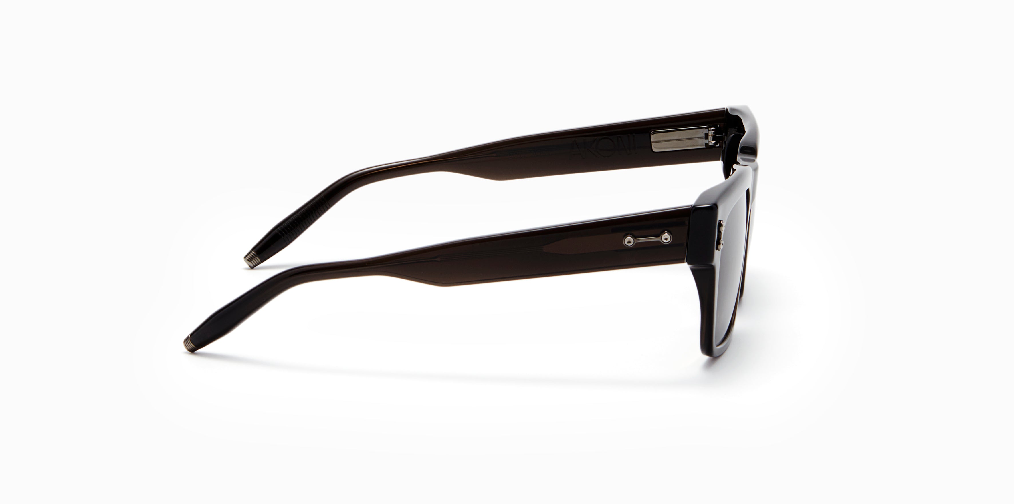 Akoni Columba 56 occhiali da sole nero acetato giapponese