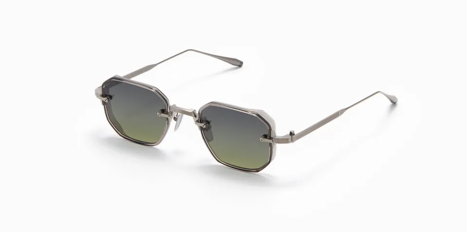 Akoni Etere Juno-Two occhiali da sole Dark Crystal Grey titanio